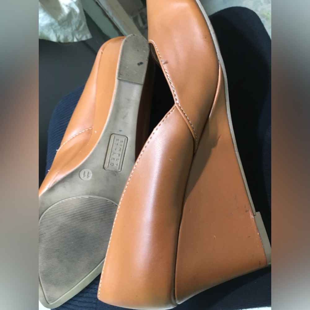Cute platform pumps on fall color